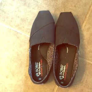 Women’s black bobs